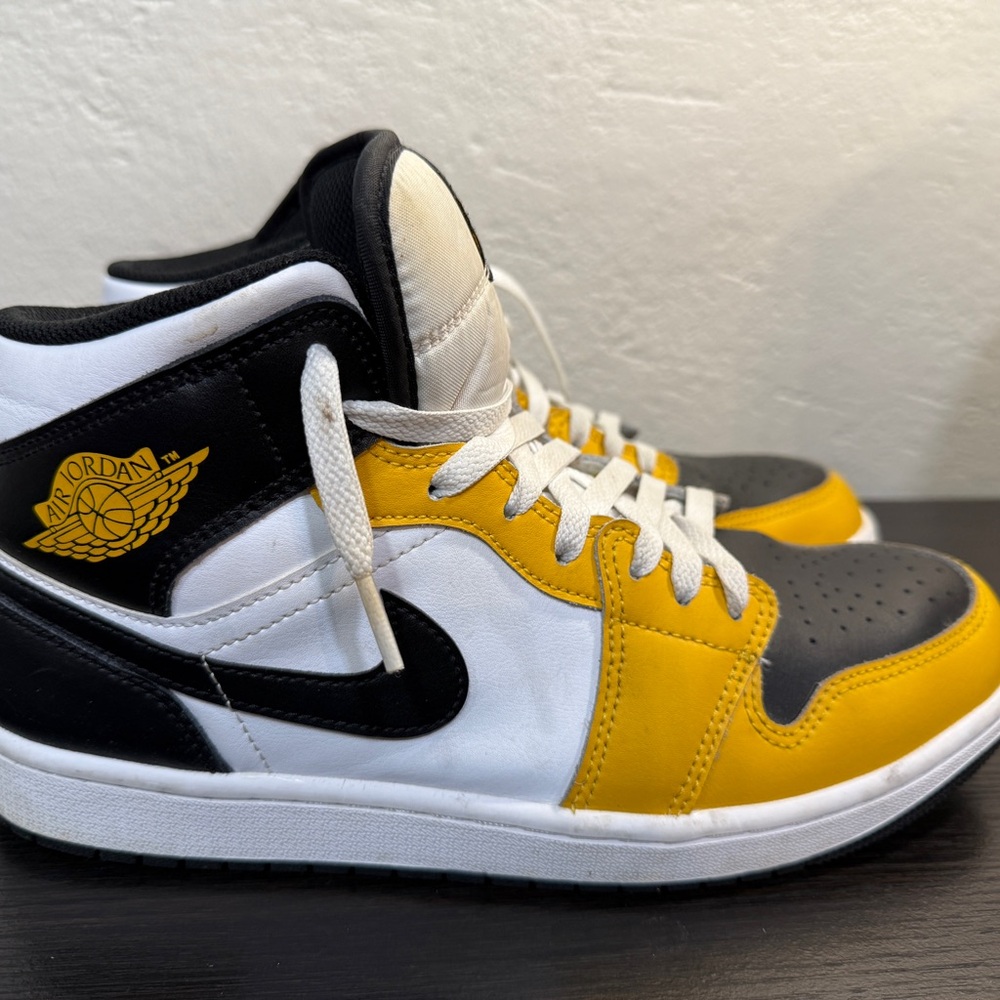 Nike Air Jordan 1 Mid “Reverse Taxi / Yellow Toe” DQ8426-701 – Men’s 9.5